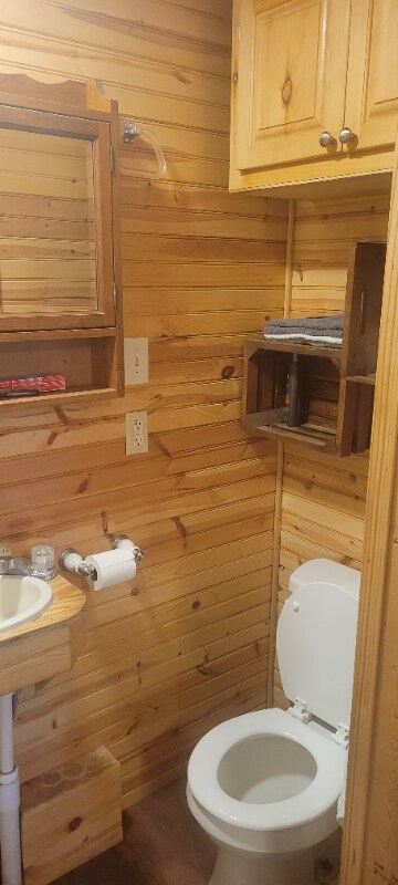 Building Photo - 621 St Luke Church Rd