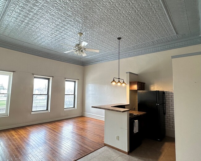 Living Area - 112 S Waupansie St