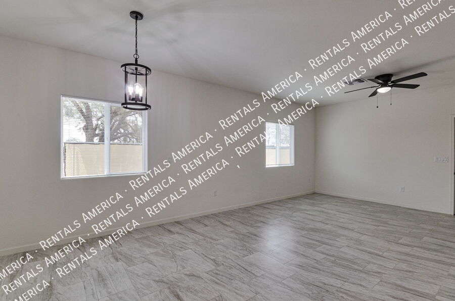 Building Photo - 3727 N Stone Ave