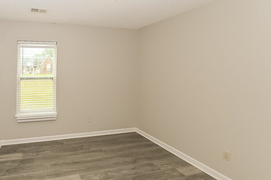 Building Photo - 7425 Black Oak Dr