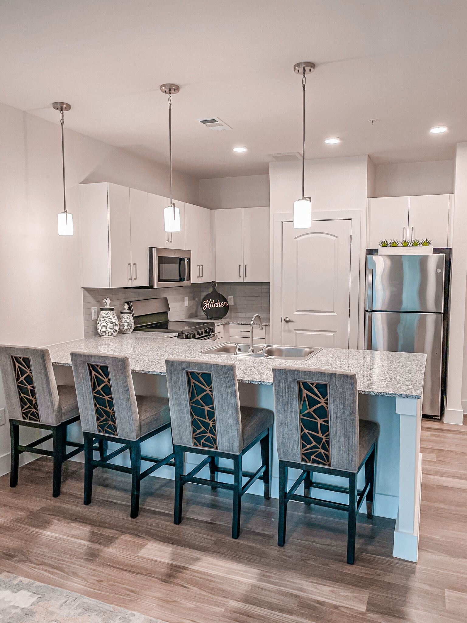 Building Photo - Avanti Legacy Valor Heights
