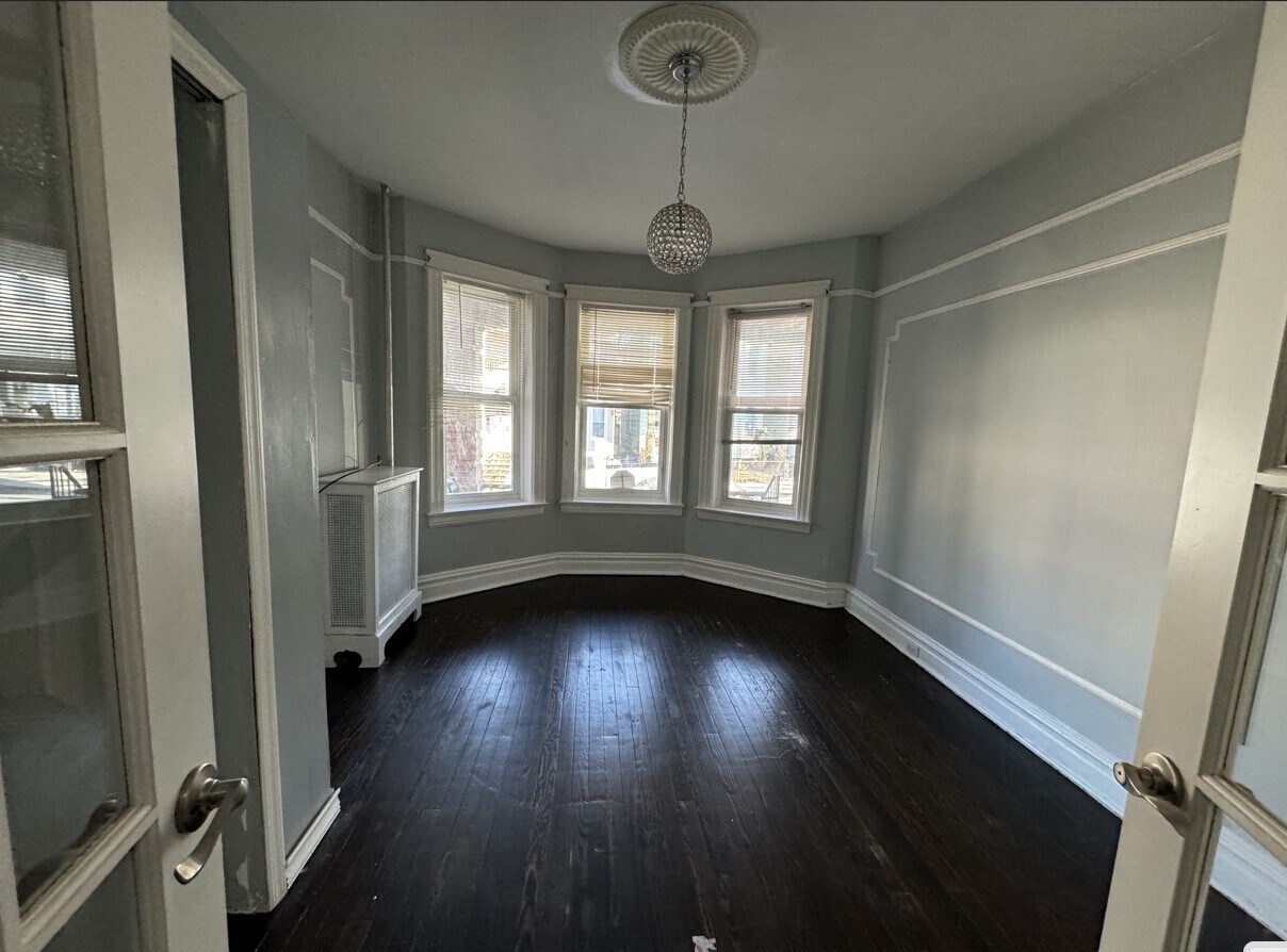 Building Photo - 211 Grant Ave