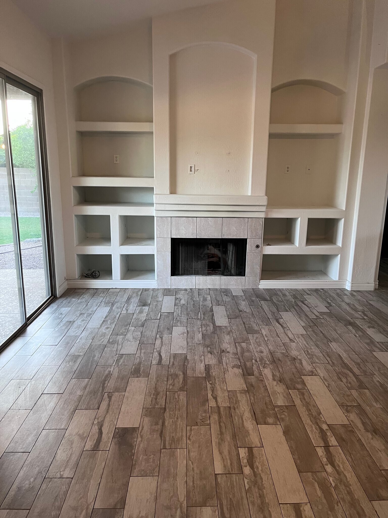 Building Photo - 221 E Arabian Dr