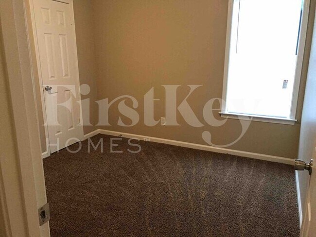 Building Photo - 6577 Cross Oak Dr