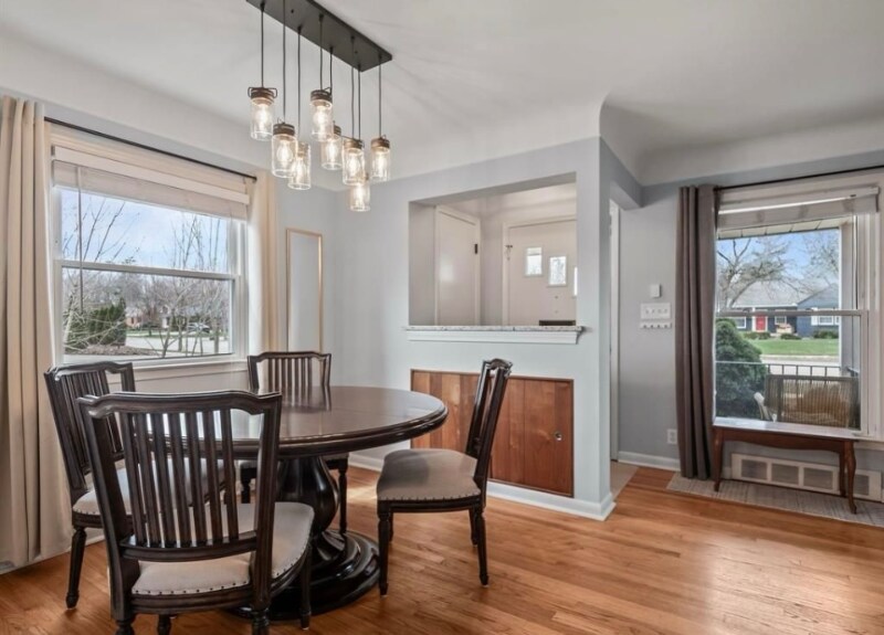 Building Photo - 1602 E Maple Rd