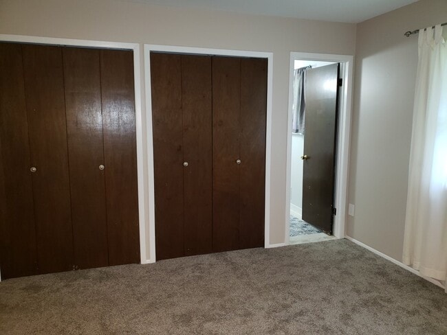 Building Photo - 24694 Creekside Dr