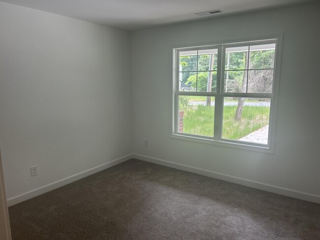 Building Photo - 320 Groves Ave