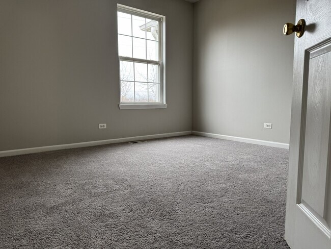 Building Photo - 309 Springbrook Trail S