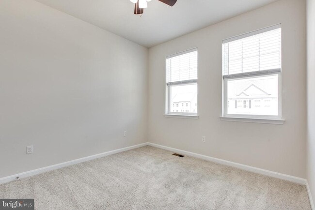 Building Photo - 3117 Laurel Hl Rd