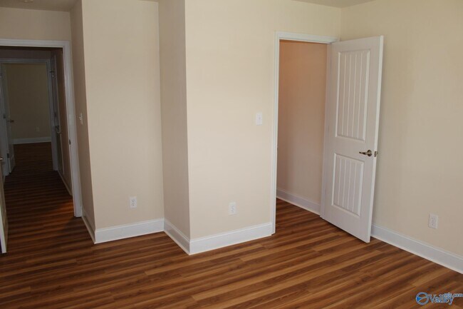 Building Photo - 103 Glen View Dr