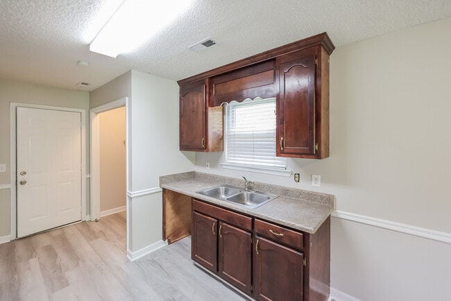 Building Photo - 202 Brook Wind Dr