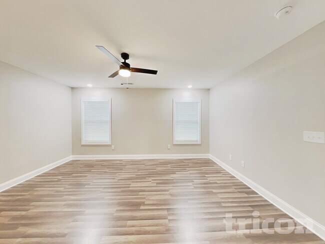 Building Photo - 19 Bloomwood Heights