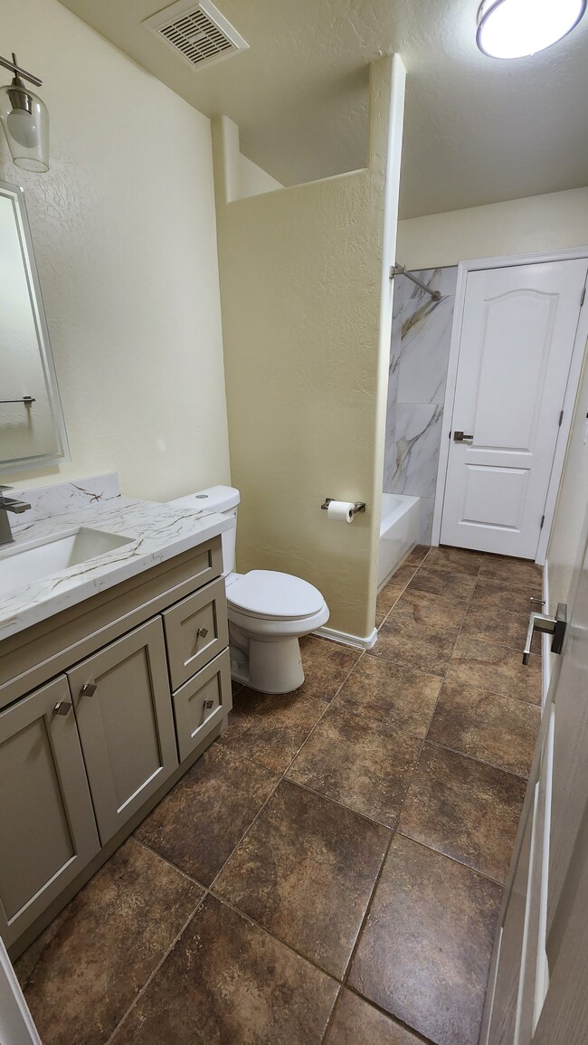 2nd bathroom - jack n jill - 4228 E Renee Dr