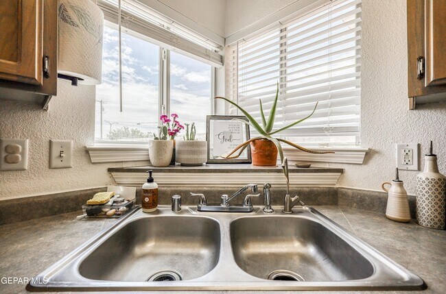 Building Photo - 12748 Tierra Pueblo Dr