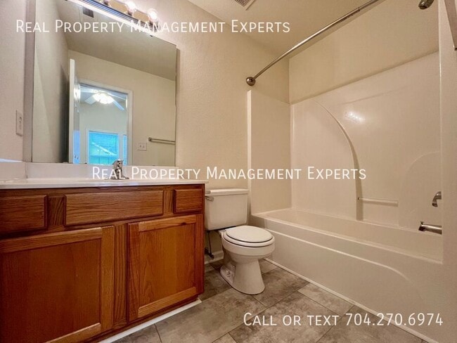 Building Photo - 9615 Littleleaf Dr