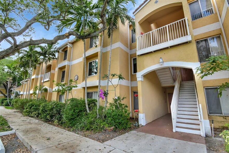 Primary Photo - 2351 NW 33rd St