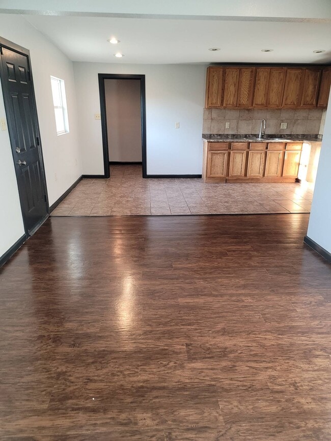 Building Photo - 1104 Bloomfield Dr