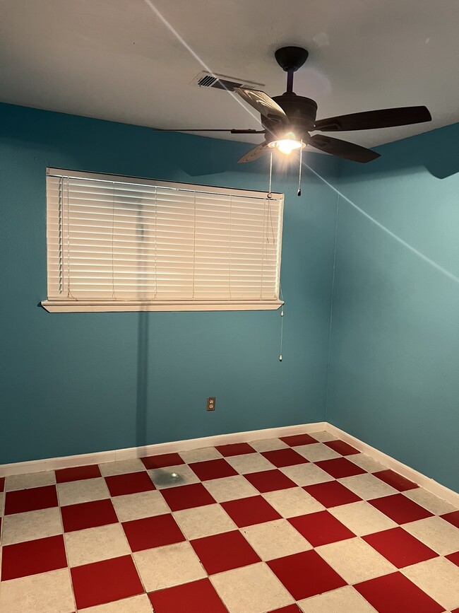 Building Photo - 9314 Valley Stream