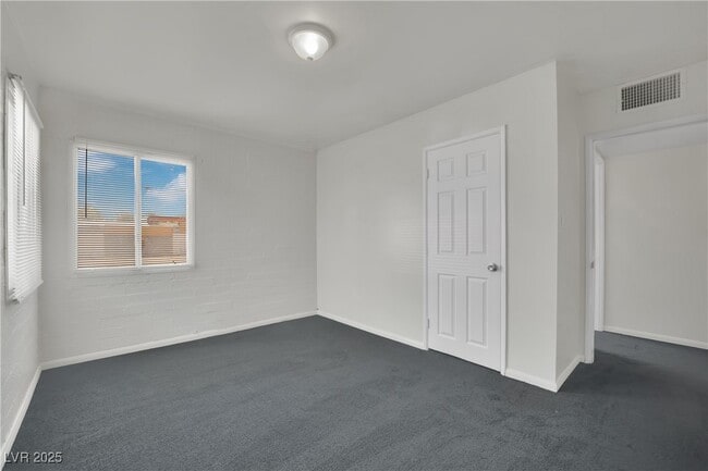 Building Photo - 2016 Linden Ave