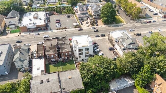 Building Photo - 330 Washington Ave