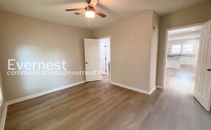 Building Photo - 2044 Saulsbury Pl