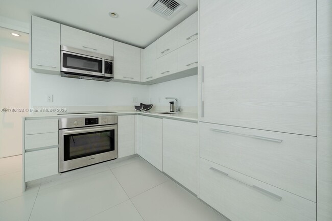 Building Photo - 1300 S Miami Ave
