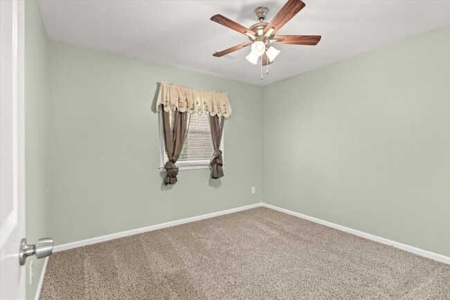 Building Photo - Inviting 3-bedroom, 1.5-bath home in the h...