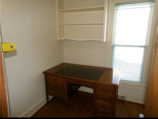Building Photo - Beautiful 2 bed/1 bath bungalow for rent