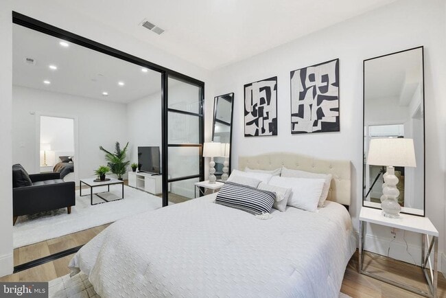 Building Photo - 1714 Euclid St NW