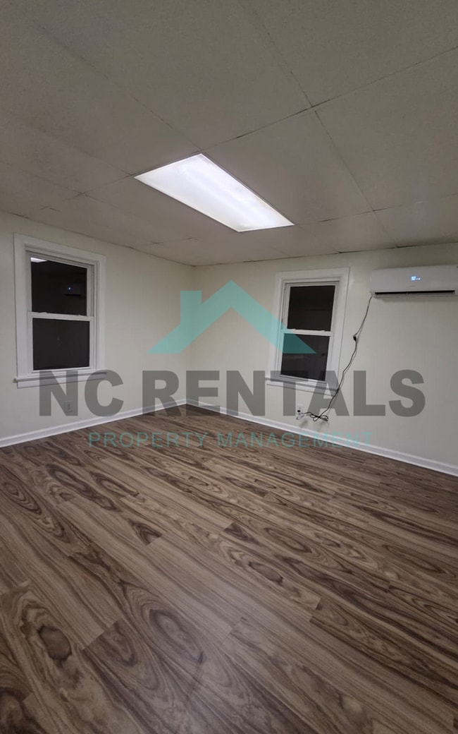 Building Photo - 1302 Cypress St