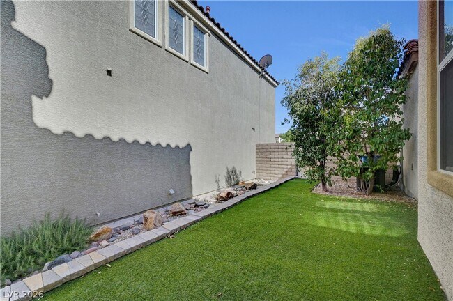 Building Photo - 12052 Hathaway Pines Dr