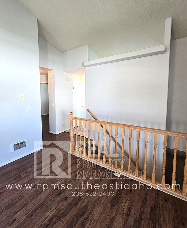 Building Photo - Spacious & Updated 2 Bedroom, 2 Bathroom Twin Home in Ammon with Garage, Fenced Backyard, and Hoo...
