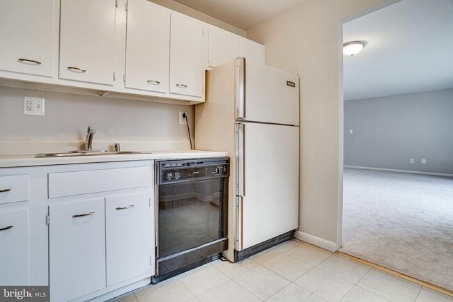 Building Photo - 4110 Mangalore Dr