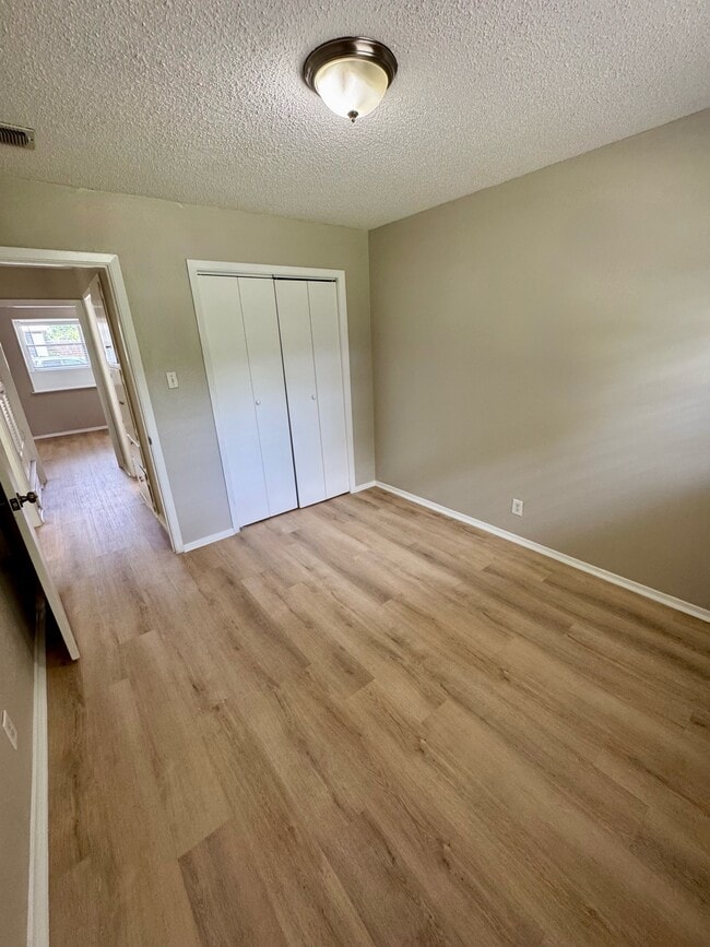 Building Photo - 6000 Lindy Ln