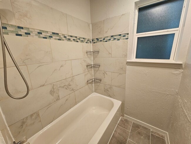 Building Photo - Beautifully Renovated 2-Bedroom Half Duple...