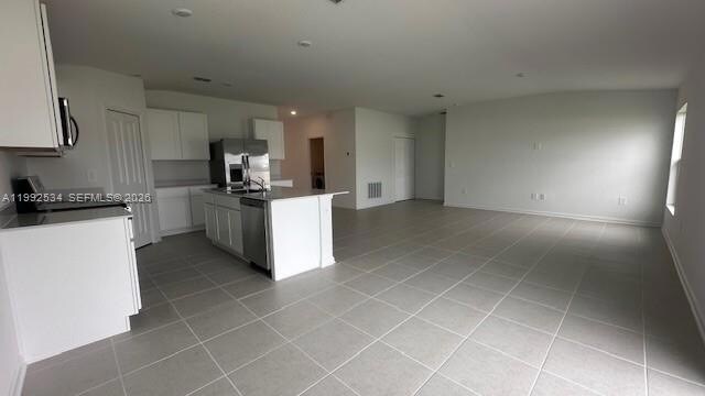 Building Photo - 303 Artemis St