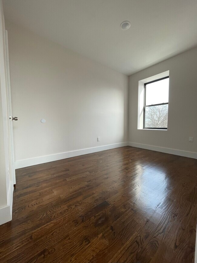 Unit 3R - 206 Bayview Ave