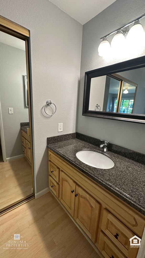 Building Photo - Updated Downtown Sonoma Condo!