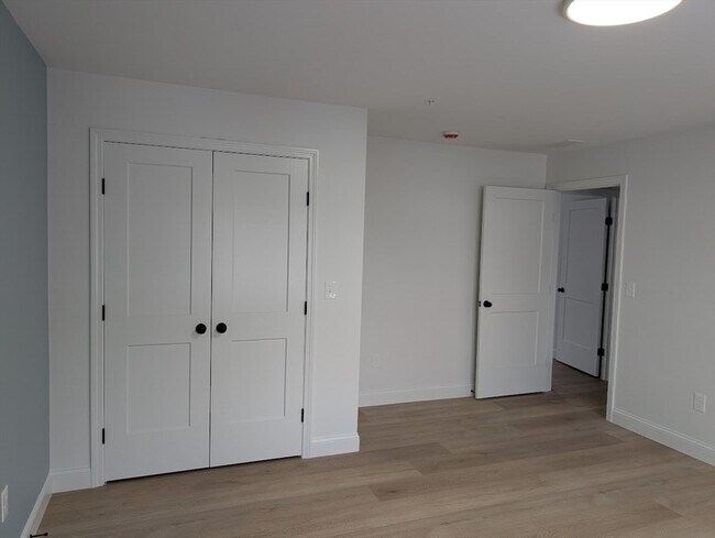 Building Photo - 778 S Main St