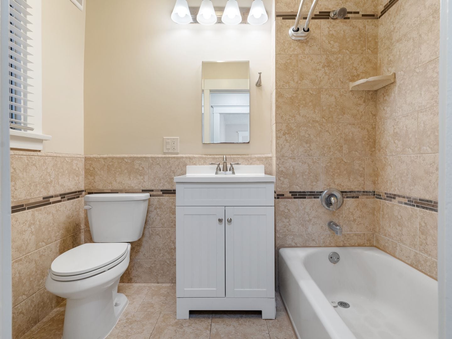 Building Photo - 1460 Gaviota Ave