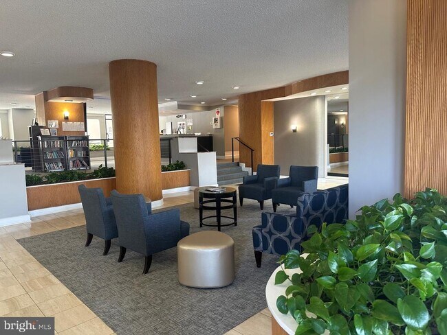 Building Photo - 2500 N Van Dorn St