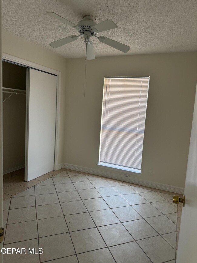 Building Photo - 8916 Leo St