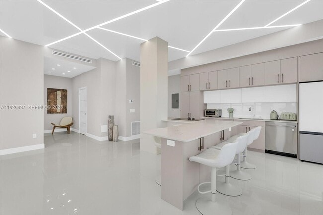 Building Photo - 18011 Biscayne Blvd