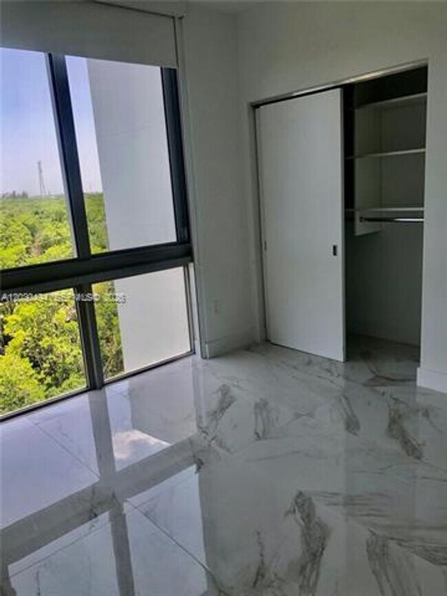 Building Photo - 16385 Biscayne Blvd