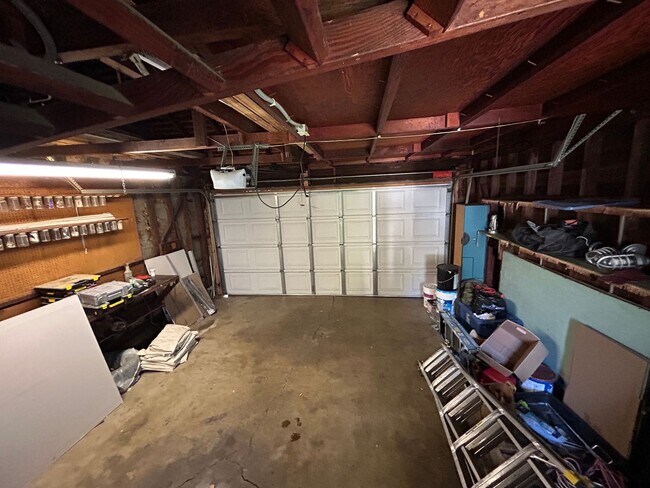 Building Photo - Rare Nostalgic Vintage 2Bedroom Home