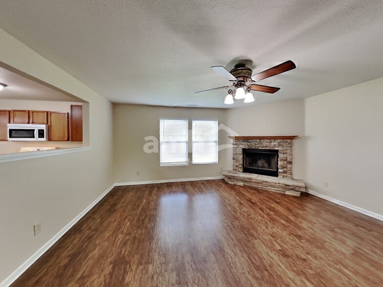 Building Photo - 8465 Wanda Lake Dr