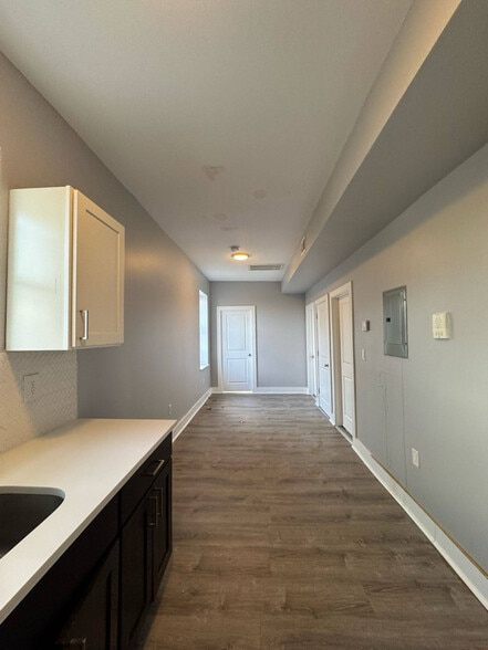 Building Photo - 618 S Orange Ave