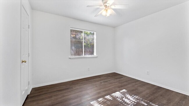 Building Photo - 111 N Misty Dawn Dr