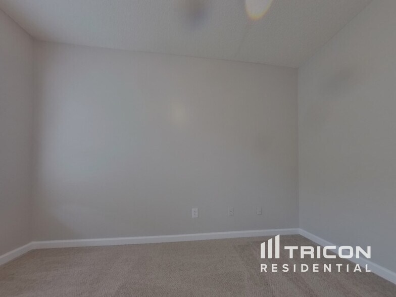 Building Photo - 2021 Maple Ridge Dr NW