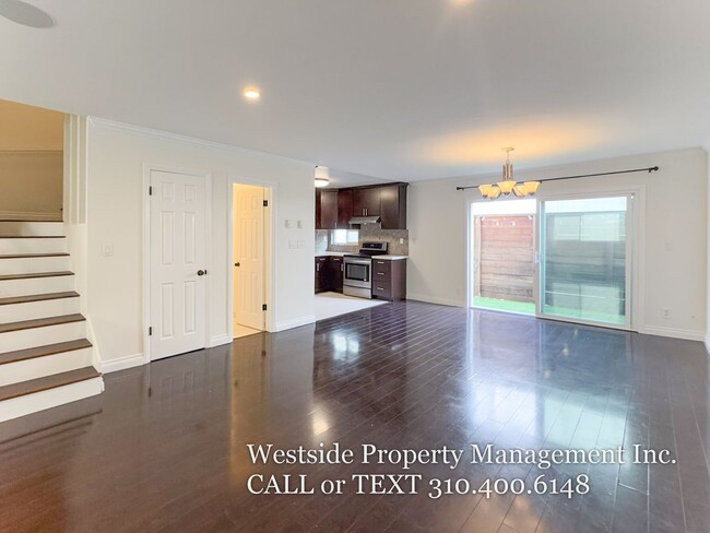 Building Photo - Controlled Access Complex | Townhouse 3BD/...